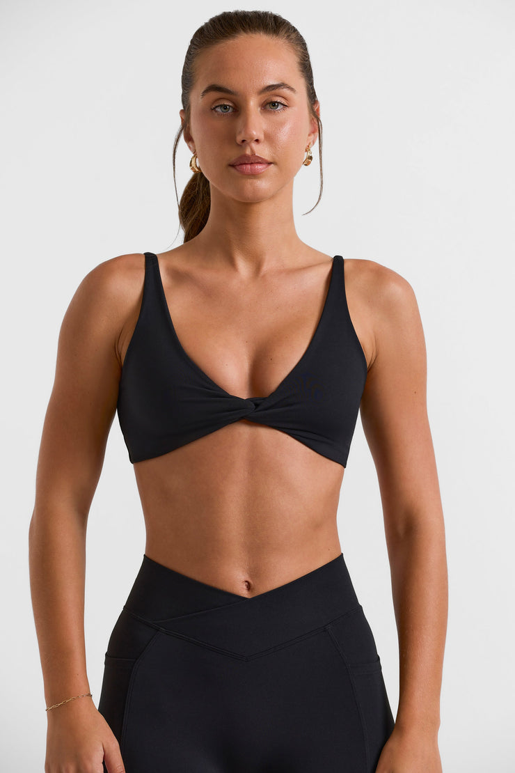 Set - Twist Bust Sports Bra in Black